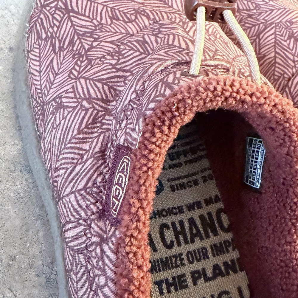 Keen Howser III 3 Slide Slippers Womens Size 9 Burgundy Leaf Print Fleece Lined - Picture 6 of 8
